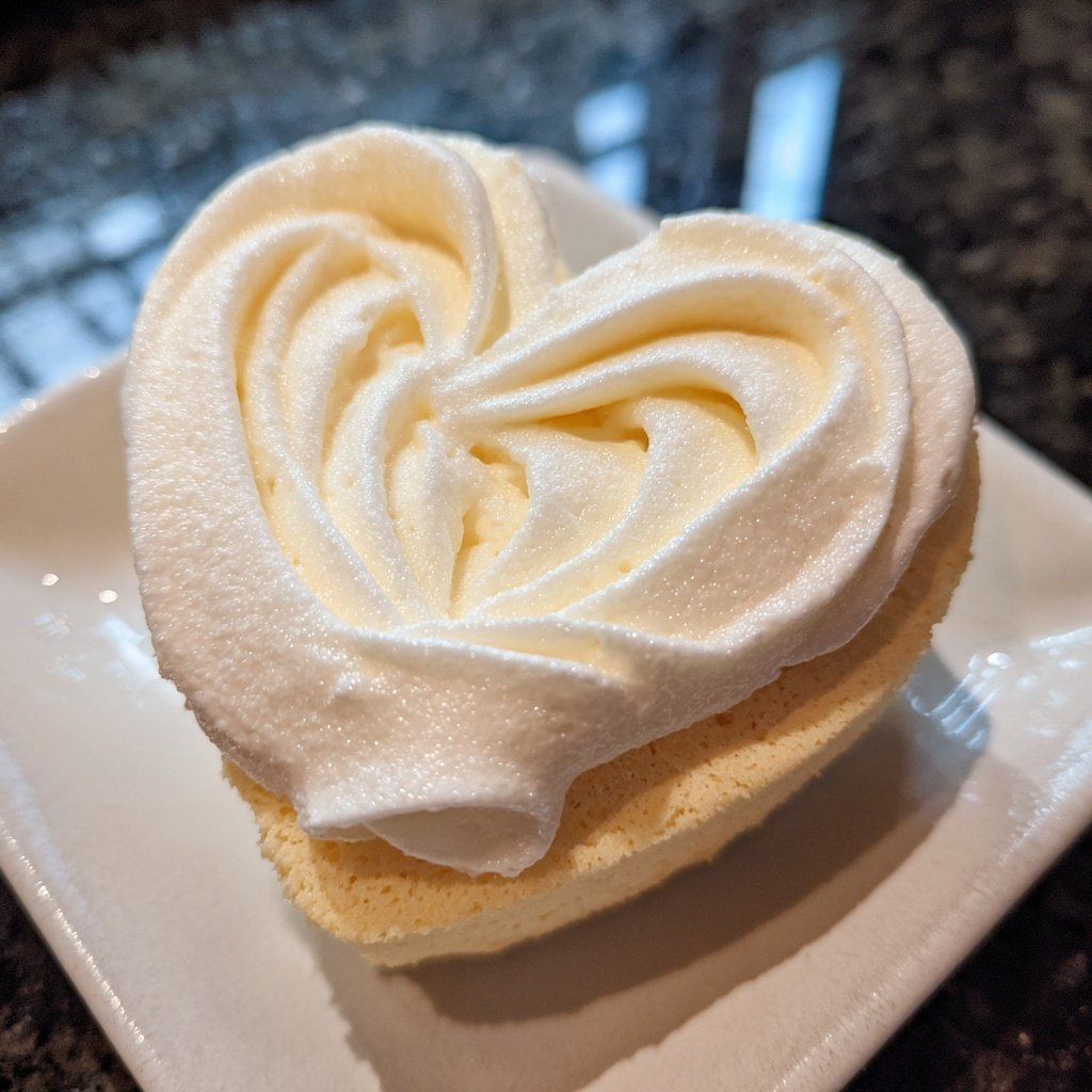 Mini Heart Cake with Lemon Cream